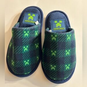 MINECRAFT BLUE AND GREEN SLIPON SLIPPERS BOYS SIZE SMALL (11-12) MULES NOVELTY